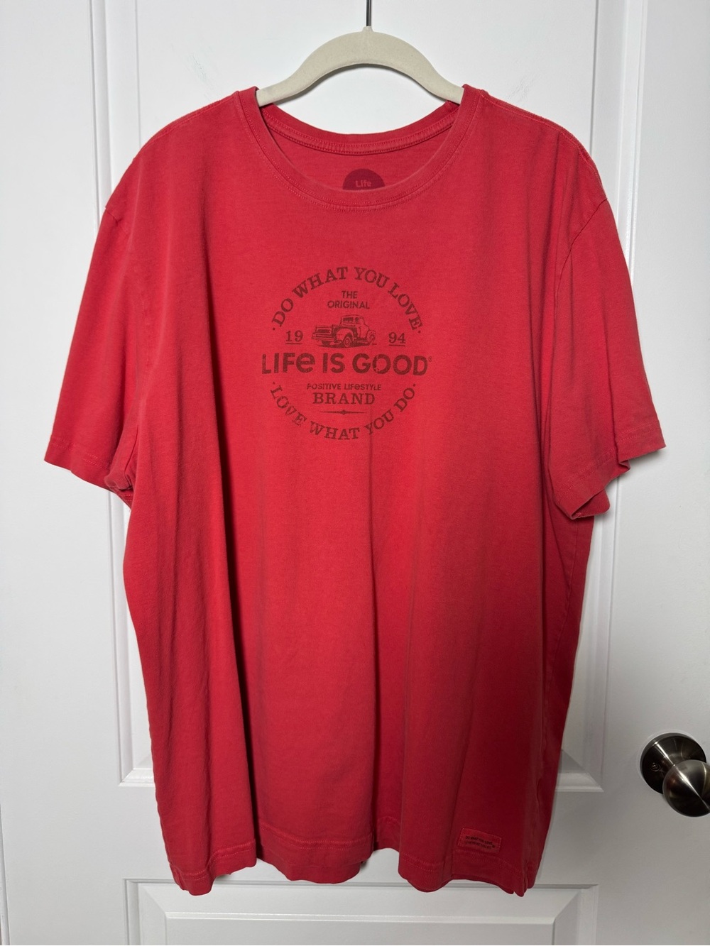 Life Is Good Men’s XL Crusher Tee Do What You Love Red Graphic T-Shirt